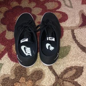 Nike Shoes - Nike Black sneakers Nike Shoes - Nike Black sneakers
